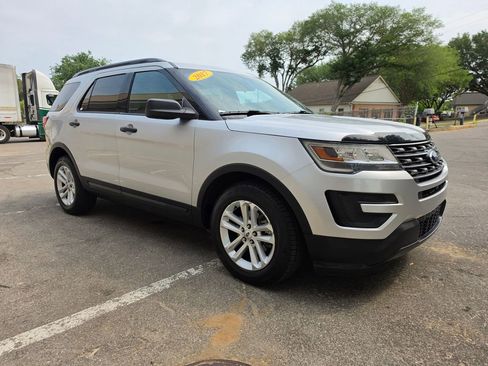 Used 2017 Ford Explorer FWD image 5