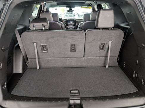 Used 2023 Chevrolet Traverse Premier FWD image 16