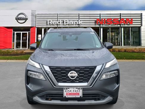 Used 2021 Nissan Rogue SV w/ Premium Package image 2