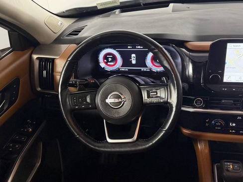 Used 2024 Nissan Pathfinder Platinum image 14