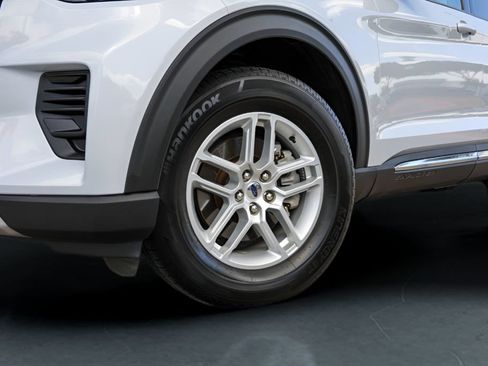 Used 2025 Ford Explorer Active RWD image 4