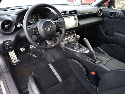Used 2023 Toyota GR86 Premium image 11