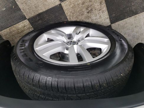 Used 2017 Volkswagen Tiguan S image 30