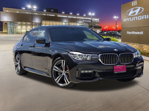 Used 2019 BMW 740i w/ M Sport Package RWD image 3