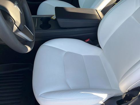 Used 2024 Tesla Model Y Long Range image 26