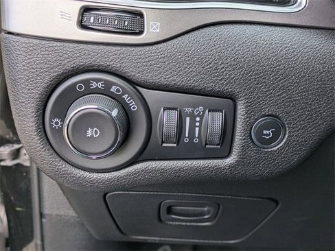 Certified 2019 Jeep Cherokee Limited w/ Luxury Group image 14