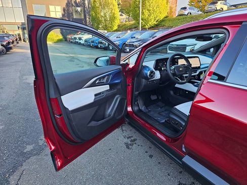 New 2026 Chevrolet Equinox EV LT image 17