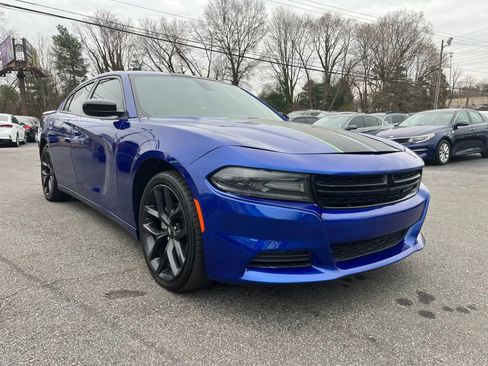 Used 2021 Dodge Charger SXT w/ Blacktop Package image 2