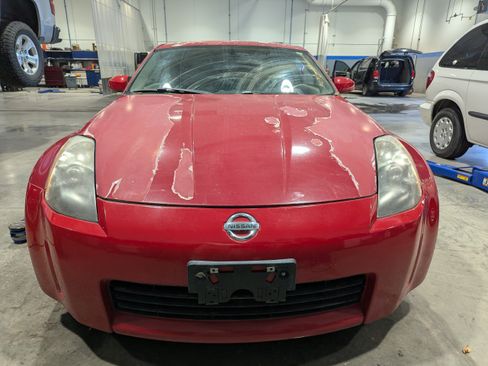 Used 2005 Nissan 350Z Touring RWD image 2