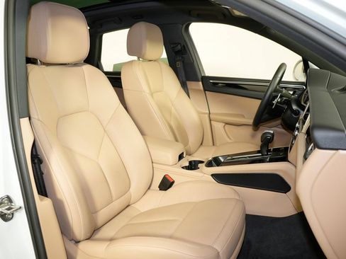 Certified 2023 Porsche Macan AWD/4WD image 38