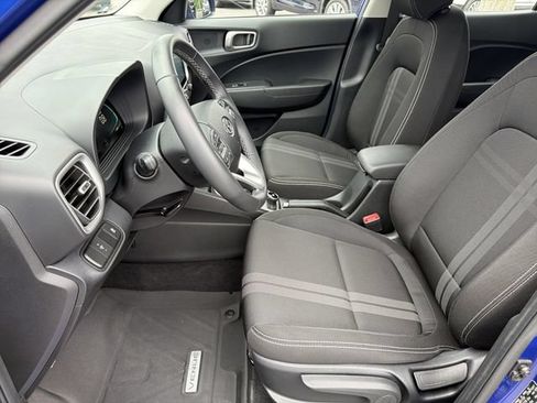 Certified 2025 Hyundai Venue SEL FWD image 9