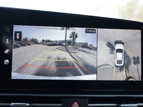 Used 2024 Hyundai Elantra Limited image 20