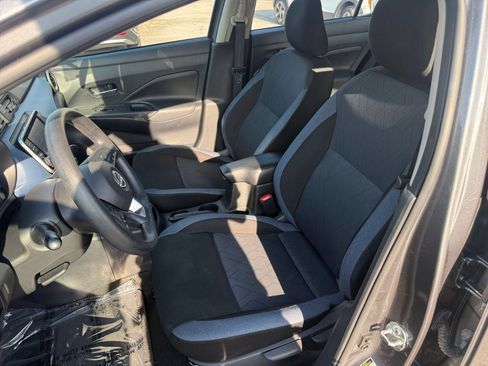 Used 2025 Nissan Versa SV FWD image 34