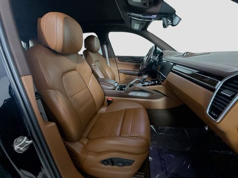 Used 2023 Porsche Cayenne image 28