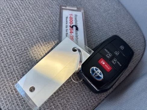 Used 2025 Toyota Sienna LE image 25