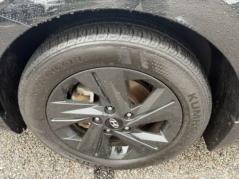 Used 2023 Hyundai Elantra SEL w/ Winter Weather Package FWD image 10