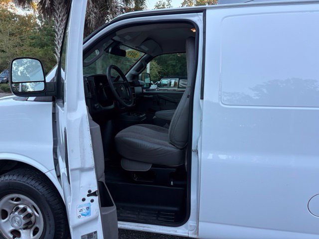 Used 2019 Chevrolet Express 2500 RWD image 11