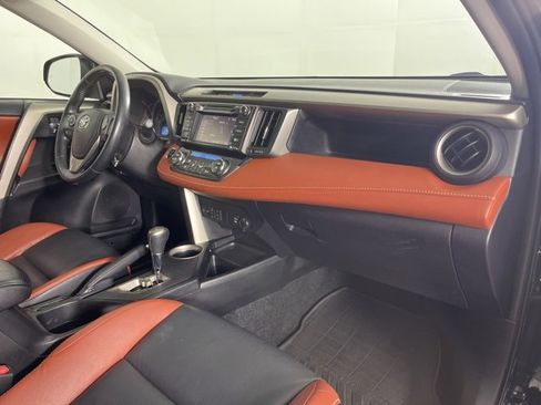 Used 2014 Toyota RAV4 Limited image 31