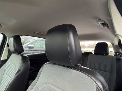 Used 2019 Ford Escape SE image 22