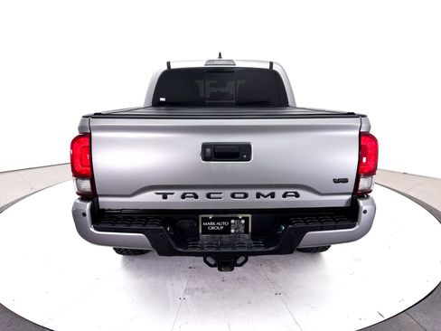 Used 2018 Toyota Tacoma TRD Off-Road w/ Technology Package AWD/4WD image 16