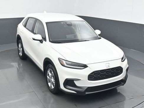 Certified 2025 Honda HR-V LX image 3