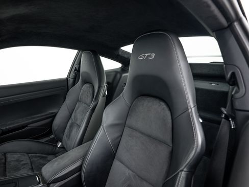 Certified 2018 Porsche 911 GT3 RWD image 23