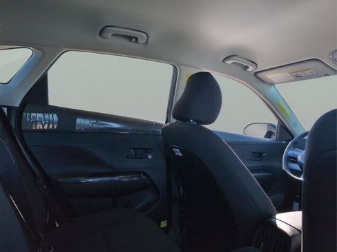 Used 2025 Hyundai Kona SEL image 17