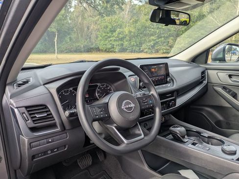 Used 2024 Nissan Rogue SV image 13