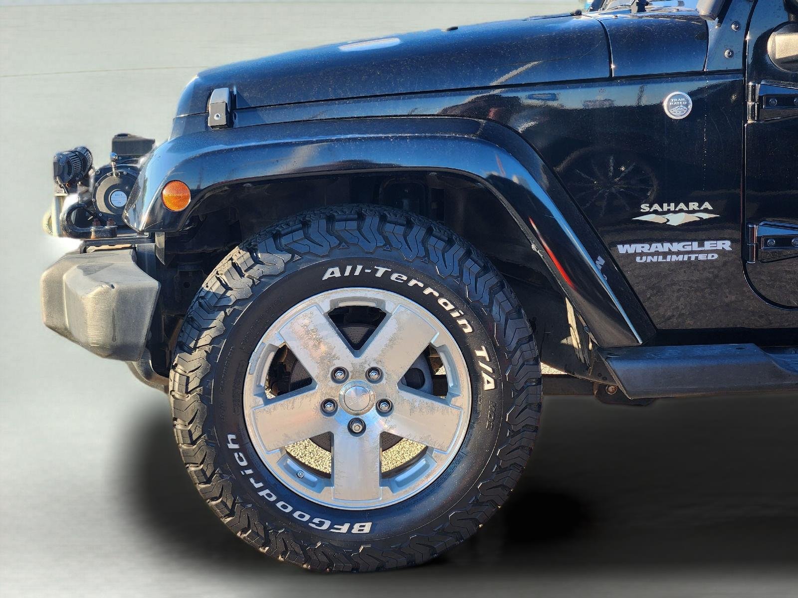 Used 2009 Jeep Wrangler Unlimited Sahara w/ Dual Top Group AWD/4WD image 9
