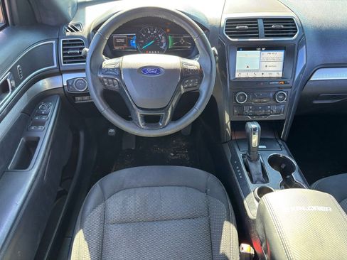 Used 2017 Ford Explorer XLT w/ Equipment Group 201A image 13