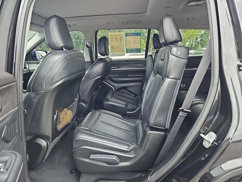 Used 2022 Jeep Grand Cherokee L Limited w/ Luxury Tech Group II AWD/4WD image 20