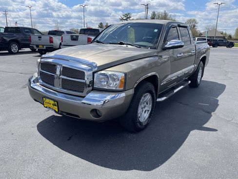 Used 2007 Dodge Dakota Laramie AWD/4WD image 4