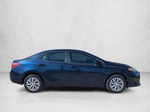Used 2017 Toyota Corolla LE image 4
