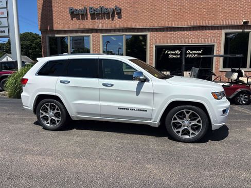 Used 2019 Jeep Grand Cherokee Overland AWD/4WD image 29