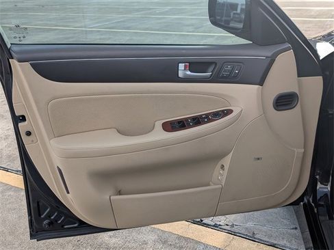 Used 2012 Hyundai Genesis 3.8 w/ Premium Pkg image 10