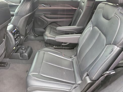 Used 2024 Jeep Grand Cherokee L Limited w/ Luxury Tech Group II AWD/4WD image 12