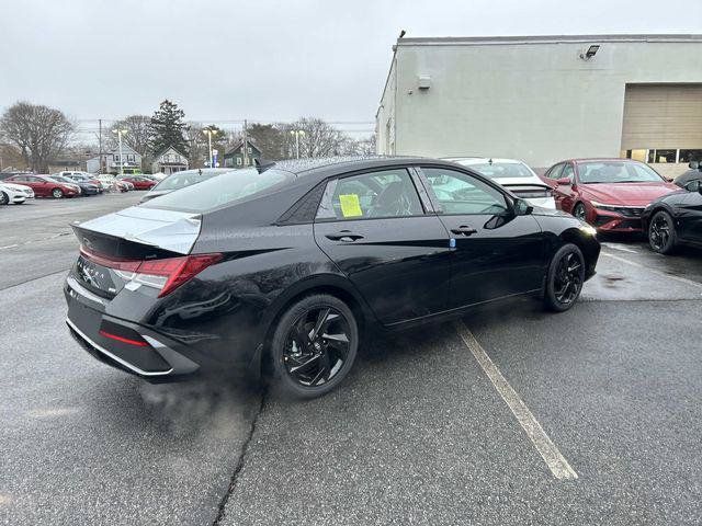 New 2026 Hyundai Elantra SEL FWD image 3