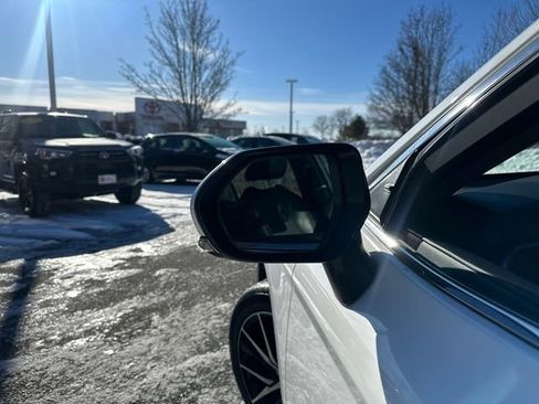 Used 2024 Toyota Camry SE image 14