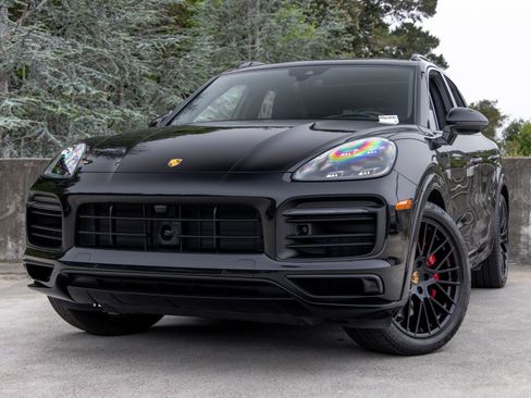 Certified 2023 Porsche Cayenne GTS AWD/4WD image 7