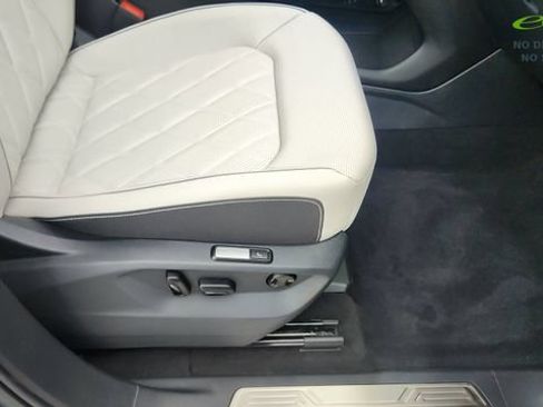 Used 2026 Volkswagen Atlas Cross Sport SEL Premium R-Line AWD/4WD image 26