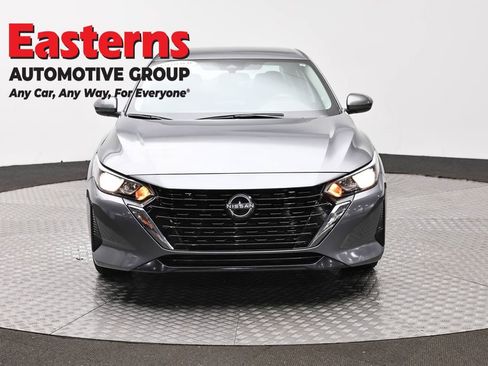 Used 2024 Nissan Sentra SV FWD image 2