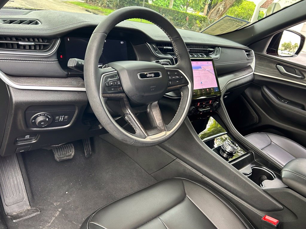 Certified 2025 Jeep Grand Cherokee Limited w/ Black Appearance Package RWD image 18