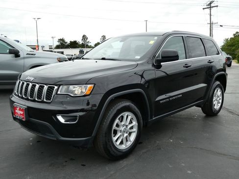 Used 2018 Jeep Grand Cherokee Laredo AWD/4WD image 10