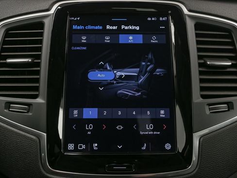 Used 2024 Volvo XC90 B5 Core w/ Climate Package image 33