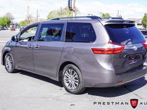 Used 2019 Toyota Sienna XLE w/ XLE Navigation Package FWD image 20