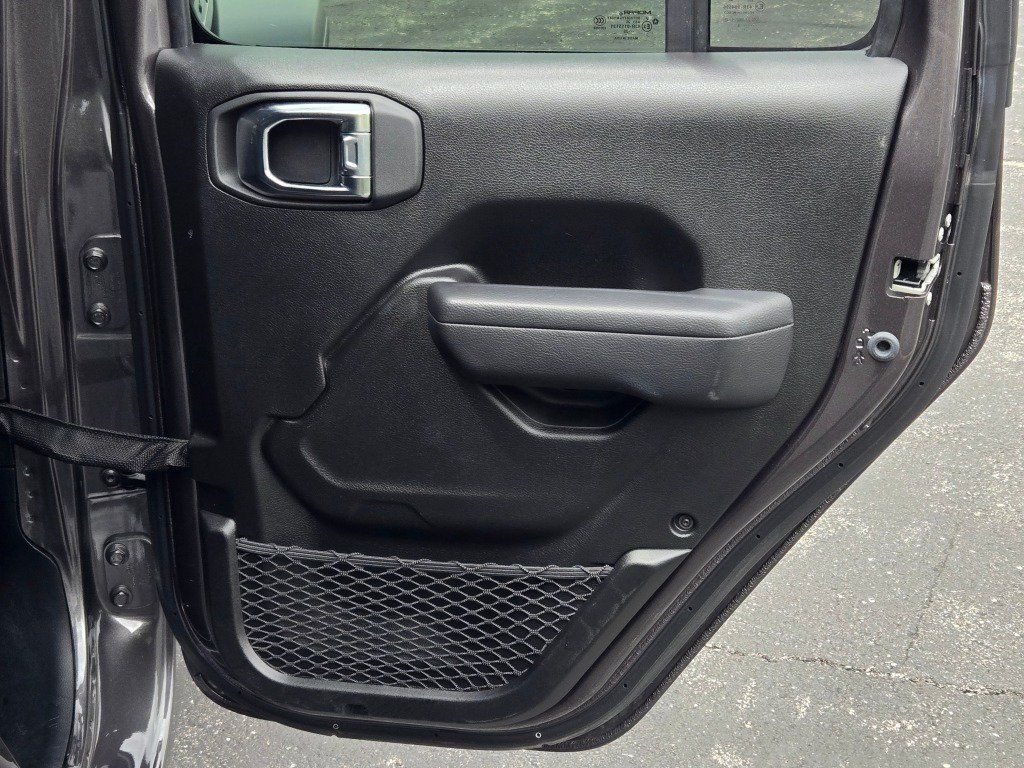 Used 2025 Jeep Wrangler Unlimited Sport AWD/4WD image 9