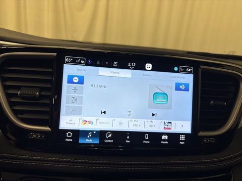 Used 2026 Chrysler Pacifica Limited FWD image 21