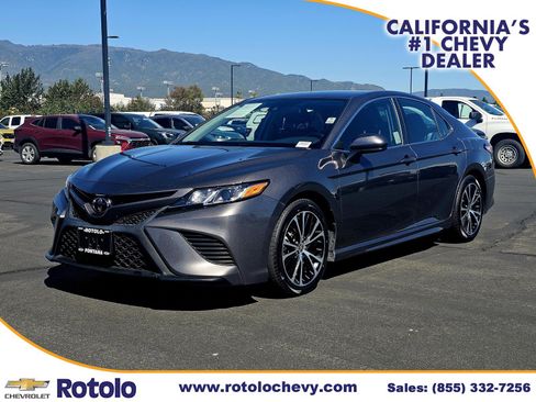Used 2020 Toyota Camry SE w/ Carpet Mat Package image 3