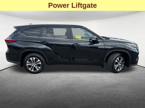 Used 2023 Toyota Highlander XLE image 12