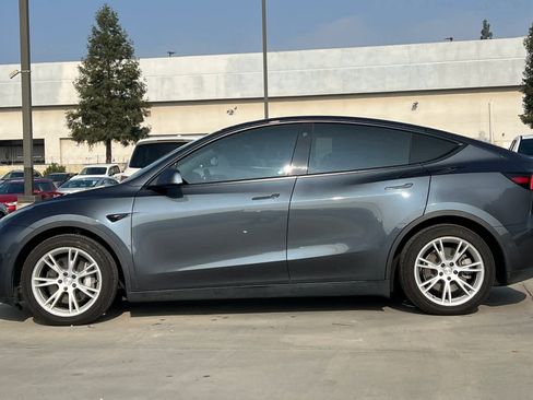 Used 2021 Tesla Model Y Long Range image 6